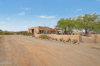 25408 Adamanda Dr, Morristown, AZ 85342