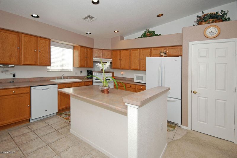 2541 E Grovers Ave, Phoenix, AZ 85032