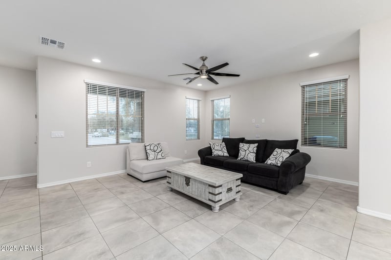 25417 20th Ave, Phoenix, AZ 85085