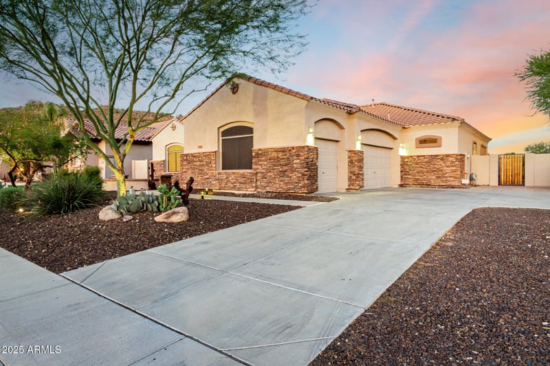 25417 49th Dr, Phoenix, AZ 85083