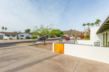 2542 Cochise Rd, Phoenix, AZ 85028