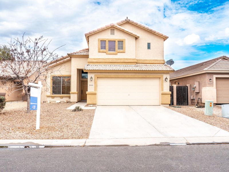 2542 E Silversmith Trl, San Tan Valley, AZ 85143