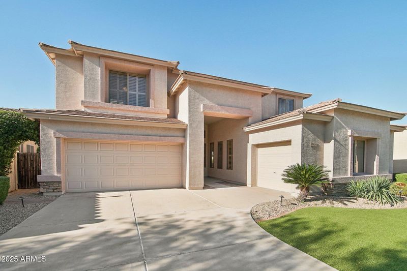 25426 N Hackberry Dr, Phoenix, AZ 85083