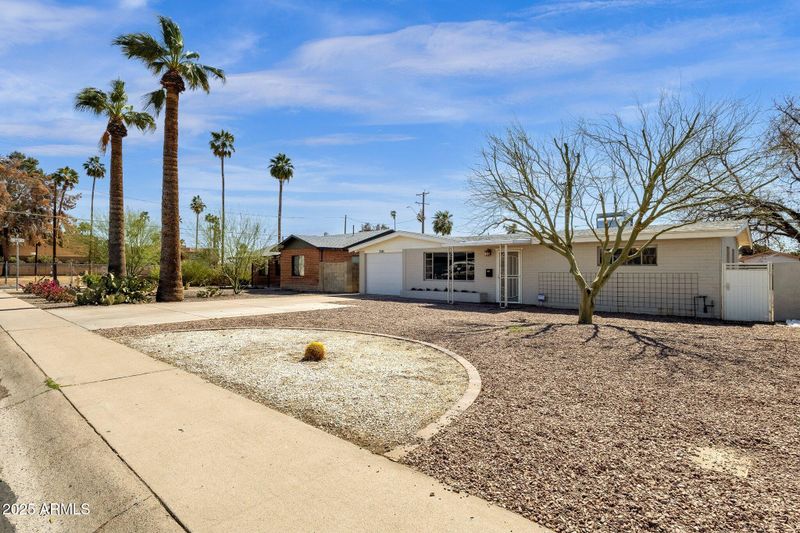 2545 E Amelia Ave, Phoenix, AZ 85016