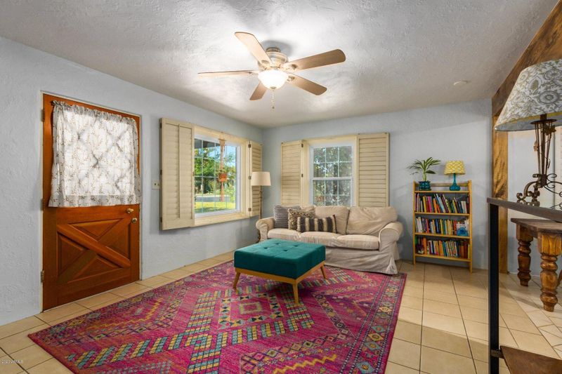 2545 E Cambridge Ave, Phoenix, AZ 85008