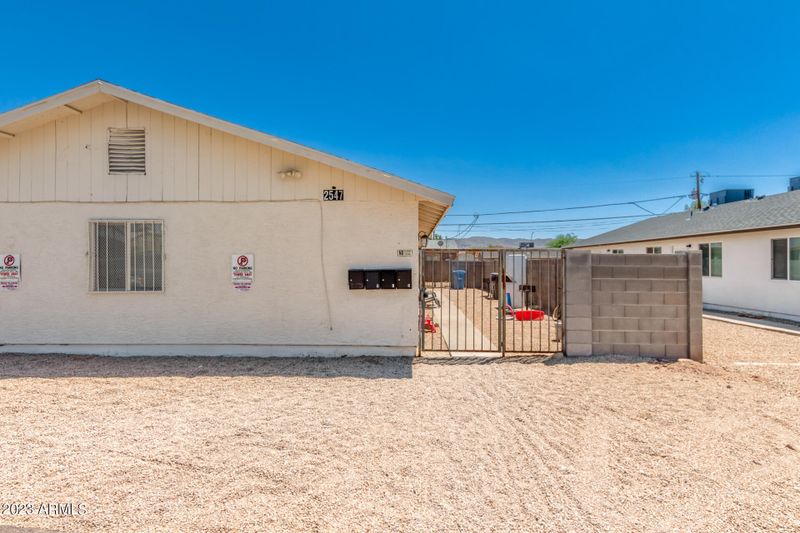 2547 E Marguerite Ave, Phoenix, AZ 85040