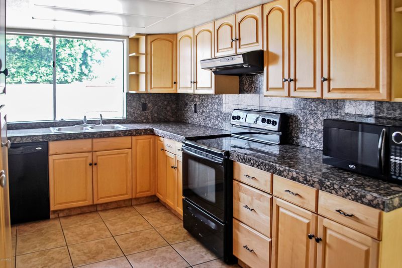 2548 E Commonwealth Cir, Chandler, AZ 85225