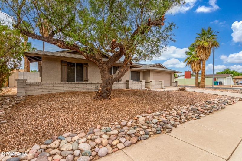 2548 Osage Cir, Mesa, AZ 85202