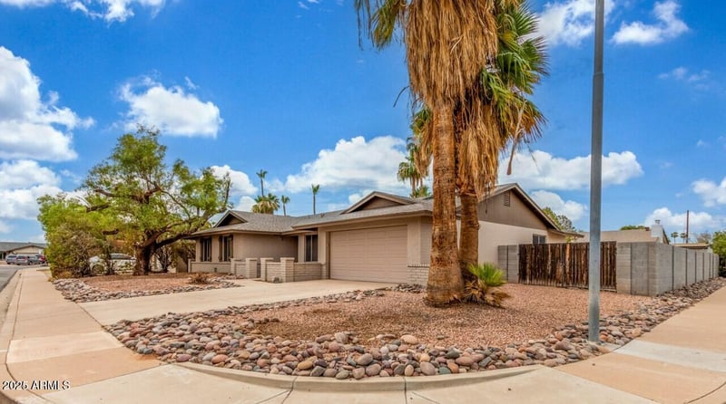 2548 Osage Cir, Mesa, AZ 85202