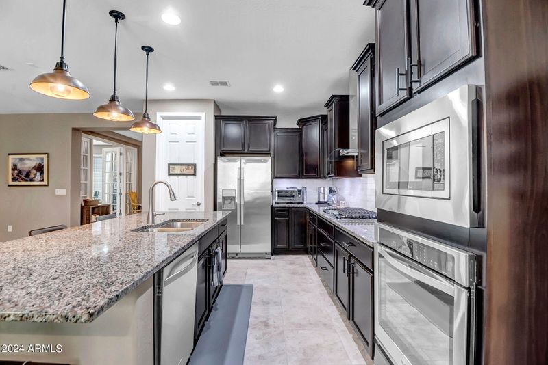 2550 W Rabjohn Rd, Phoenix, AZ 85085