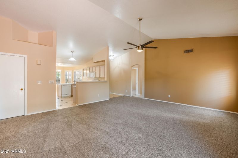 2551 E Taro Ln, Phoenix, AZ 85050