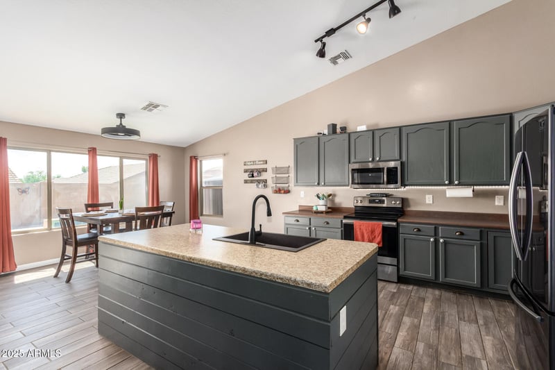 25519 Rio Vista Ln, Buckeye, AZ 85326