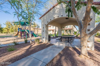 2554 S Quaintance St, Gilbert, AZ 85295