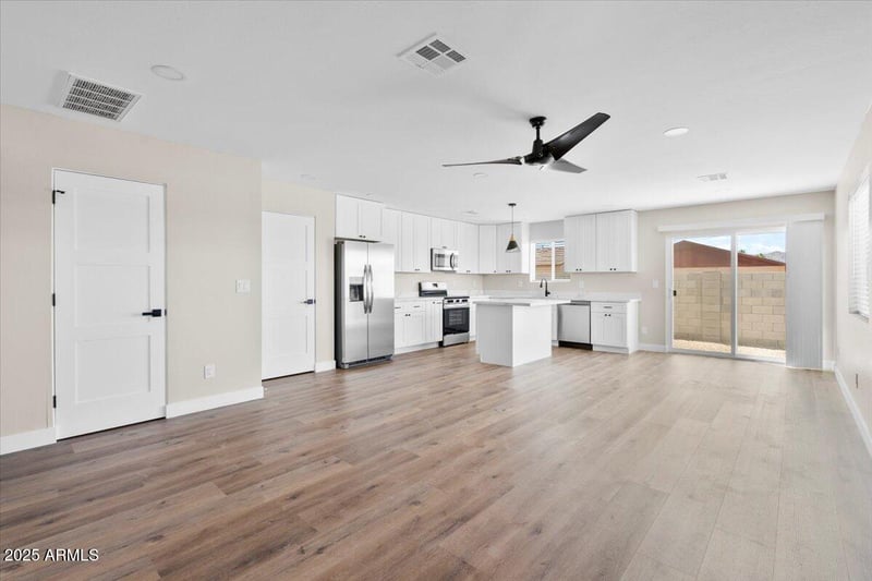 2555 E Broadway Rd, Phoenix, AZ 85040