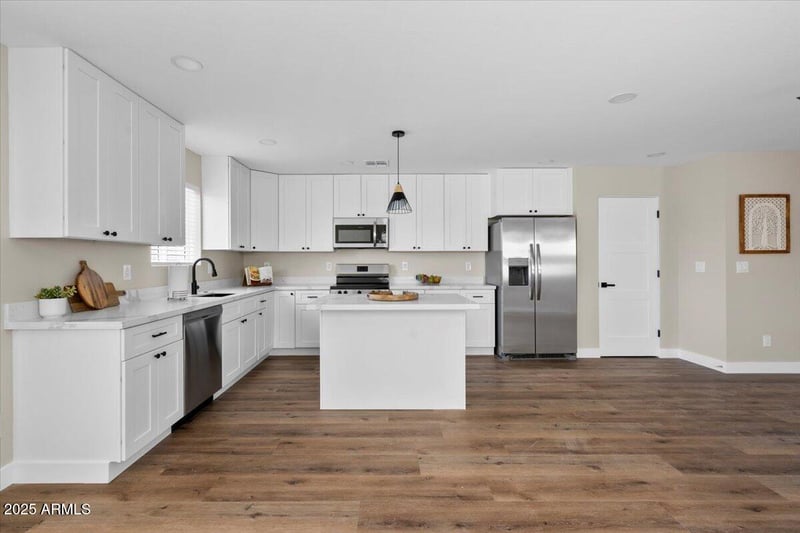 2555 E Broadway Rd, Phoenix, AZ 85040