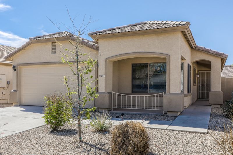 2555 E Silversmith Trl, San Tan Valley, AZ 85143