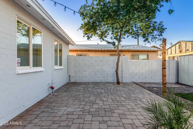 2555 Mobile Ln, Phoenix, AZ 85040