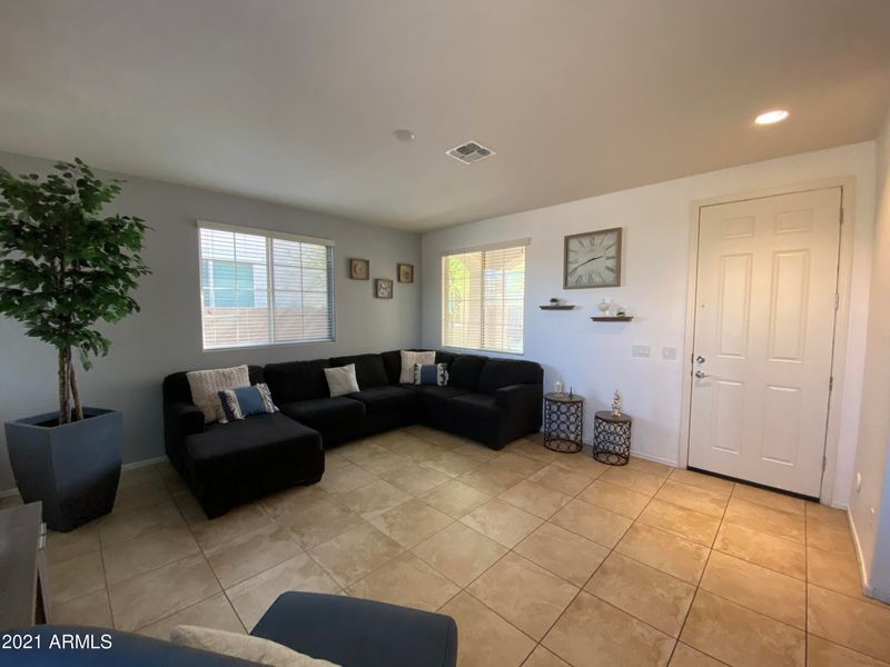 2555 N 73rd Dr, Phoenix, AZ 85035