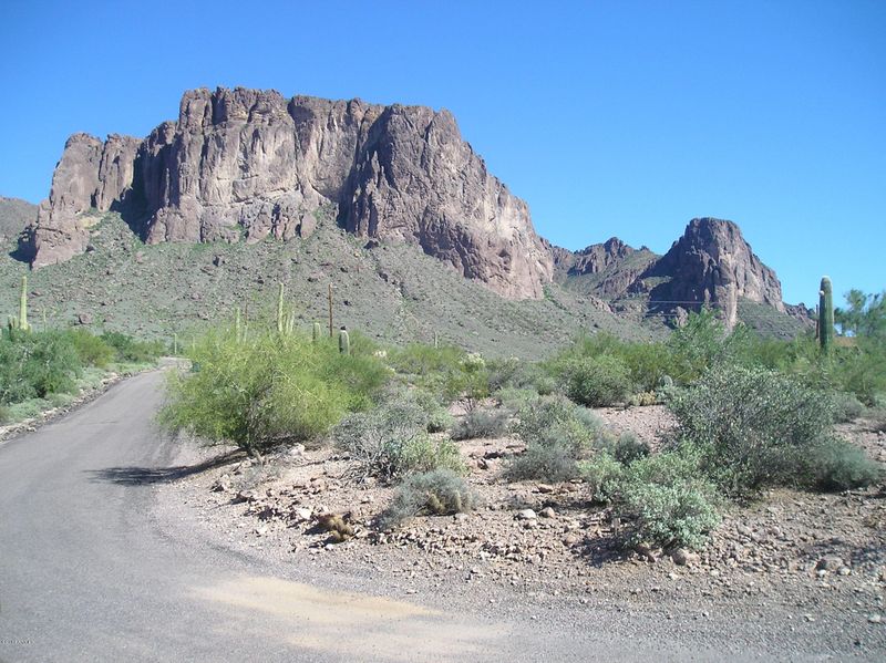 2555 N Charlebois Rd #B, Apache Junction, AZ 85119