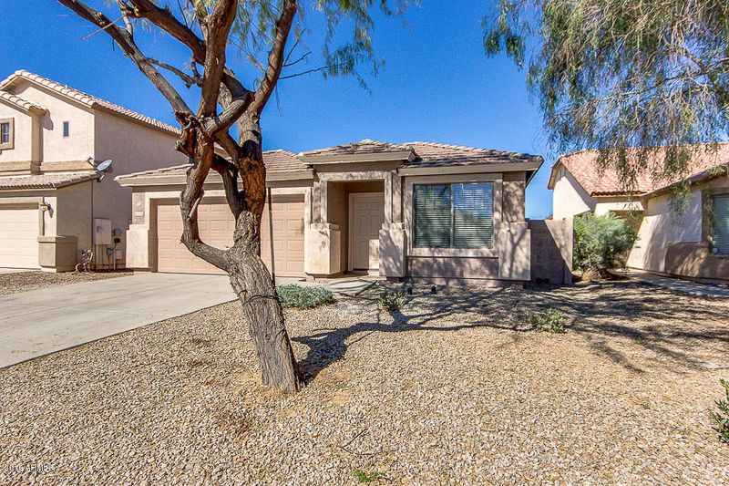2556 E Silversmith Trl, San Tan Valley, AZ 85143