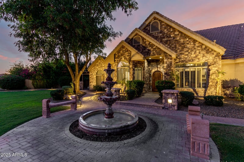 2558 Page Ct, Gilbert, AZ 85234