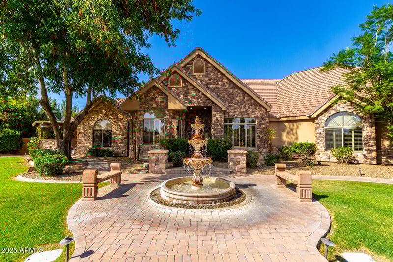 2558 Page Ct, Gilbert, AZ 85234
