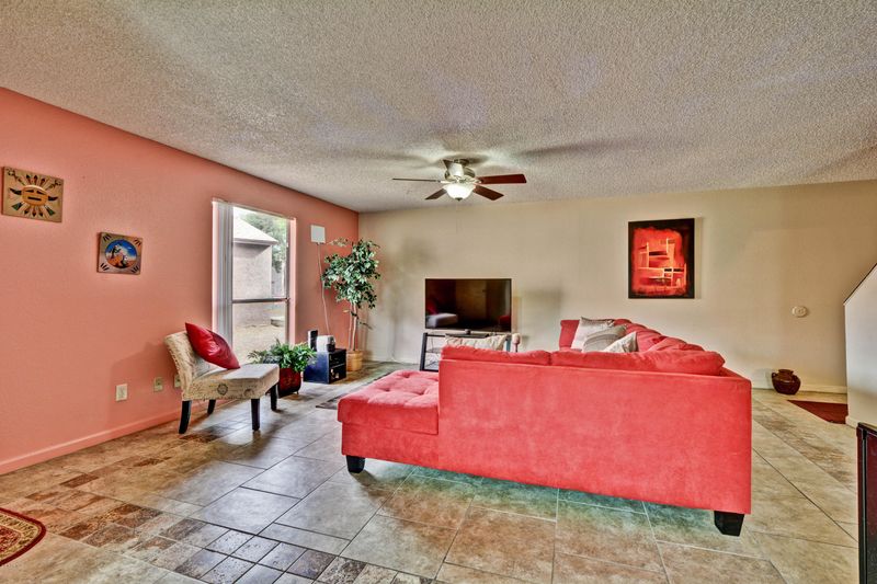 256 E Beck Ln, Phoenix, AZ 85022