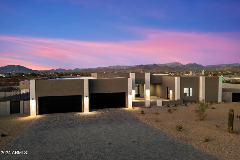 256 Tumbleweed Dr, Phoenix, AZ 85085