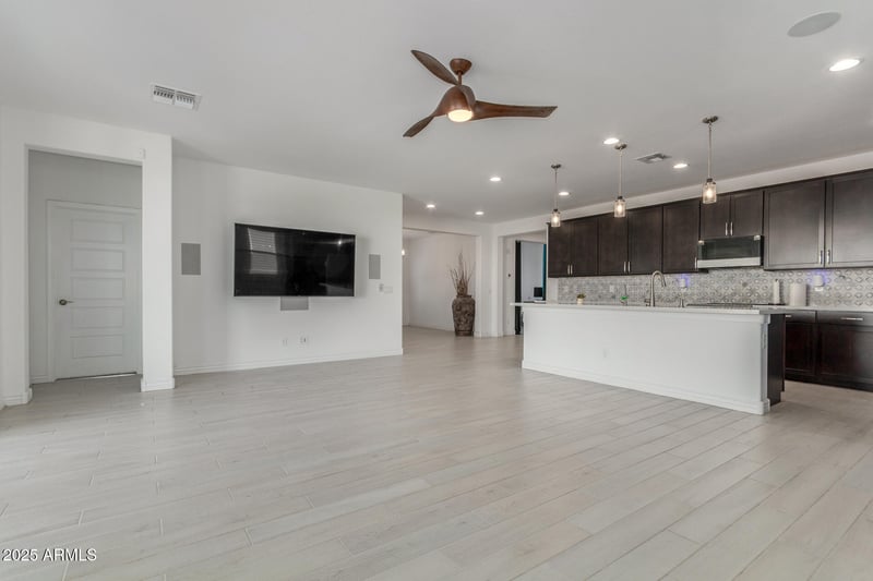 25601 140th Ln, Surprise, AZ 85387