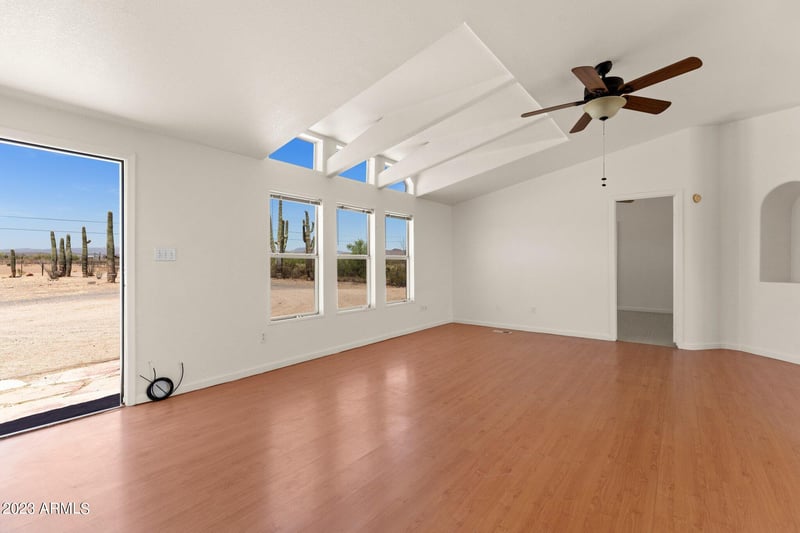 25605 W Rockaway Hills Rd, Morristown, AZ 85342