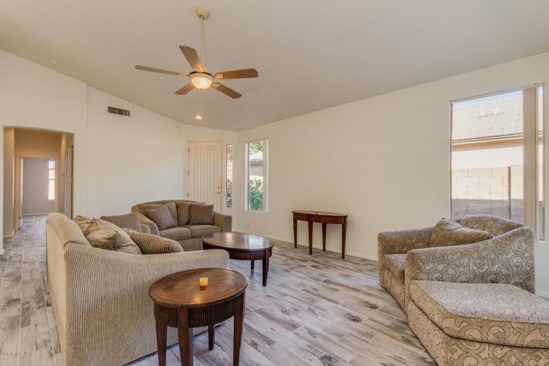 2561 E Binner Dr, Chandler, AZ 85225