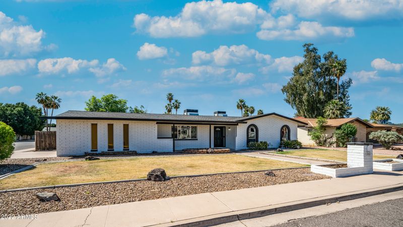 2561 E Fairfield St, Mesa, AZ 85213