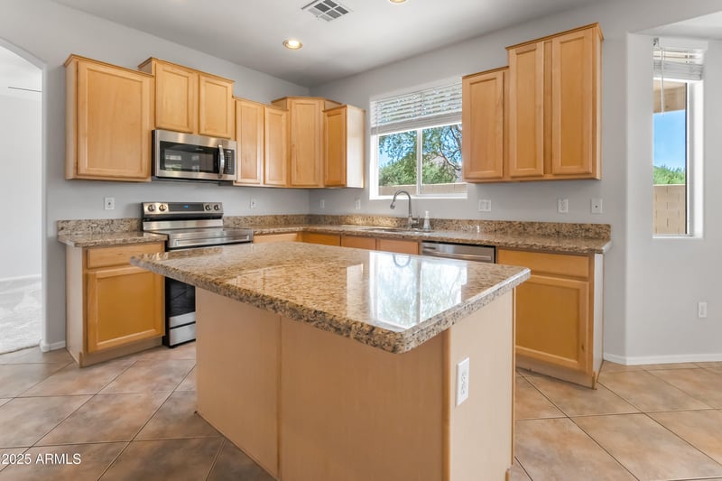 25617 67th Dr, Peoria, AZ 85383