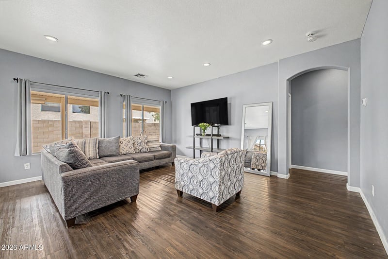 2562 Riviera Dr, Chandler, AZ 85249