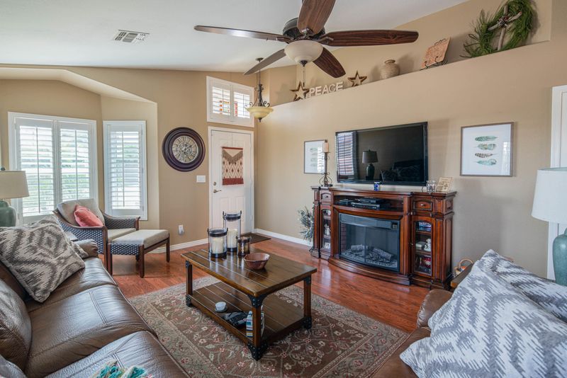 2562 E Wescott Dr, Phoenix, AZ 85050