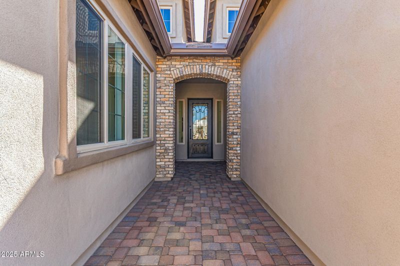 2565 E Virginia Cir, Mesa, AZ 85213