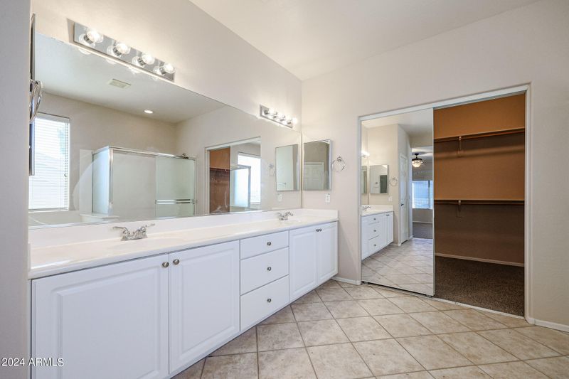 25651 N Singbush Loop, Phoenix, AZ 85083