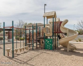 2566 Betty St, Gilbert, AZ 85295