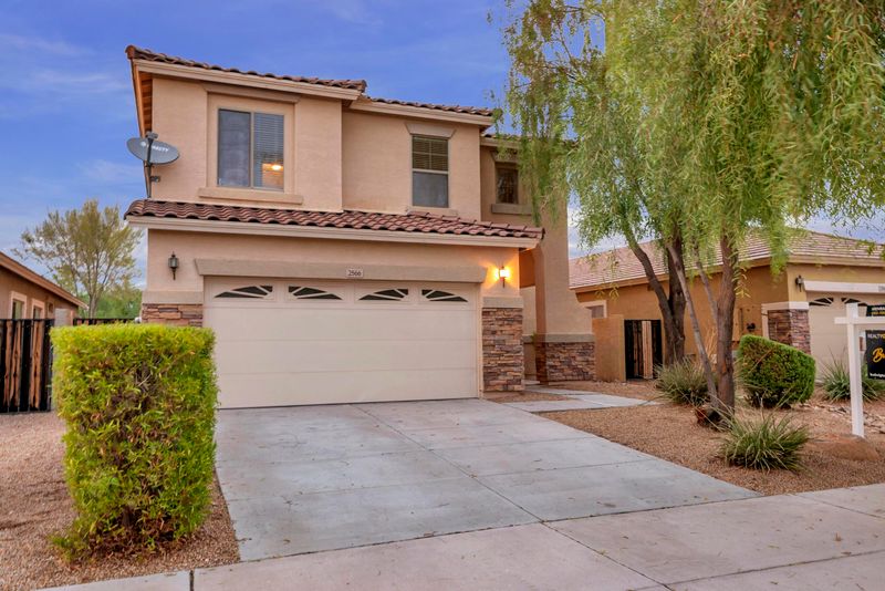 2566 W Granite Pass Rd, Phoenix, AZ 85085