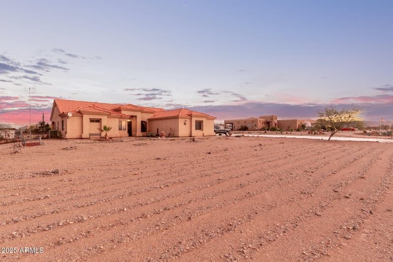 2569 Silverdale Rd, San Tan Valley, AZ 85144