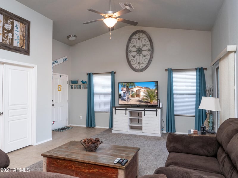 2570 E Silversmith Trl, San Tan Valley, AZ 85143