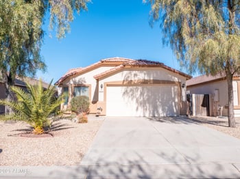2570 E Silversmith Trl, San Tan Valley, AZ 85143