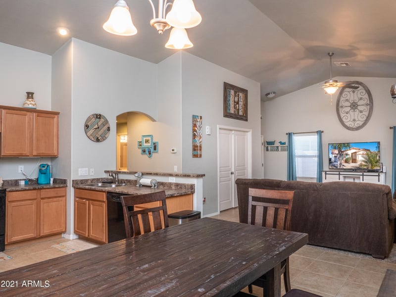 2570 E Silversmith Trl, San Tan Valley, AZ 85143