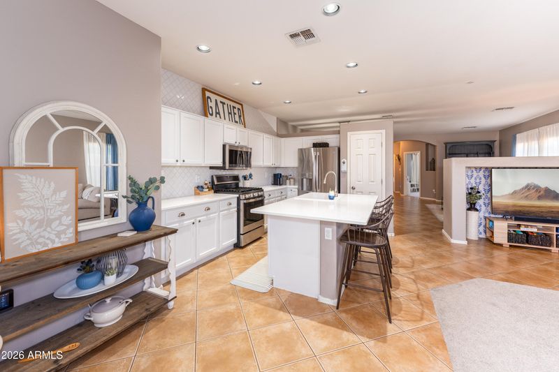 2570 W Granite Pass Rd, Phoenix, AZ 85085