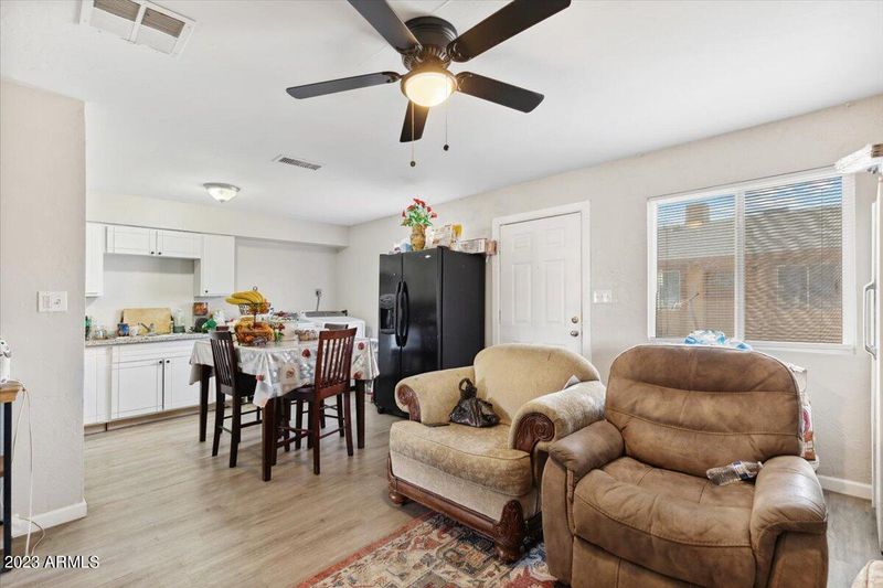 2571 E Mobile Ln, Phoenix, AZ 85040