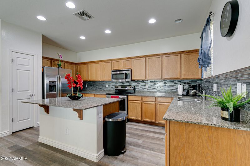 2571 N 73rd Dr, Phoenix, AZ 85035