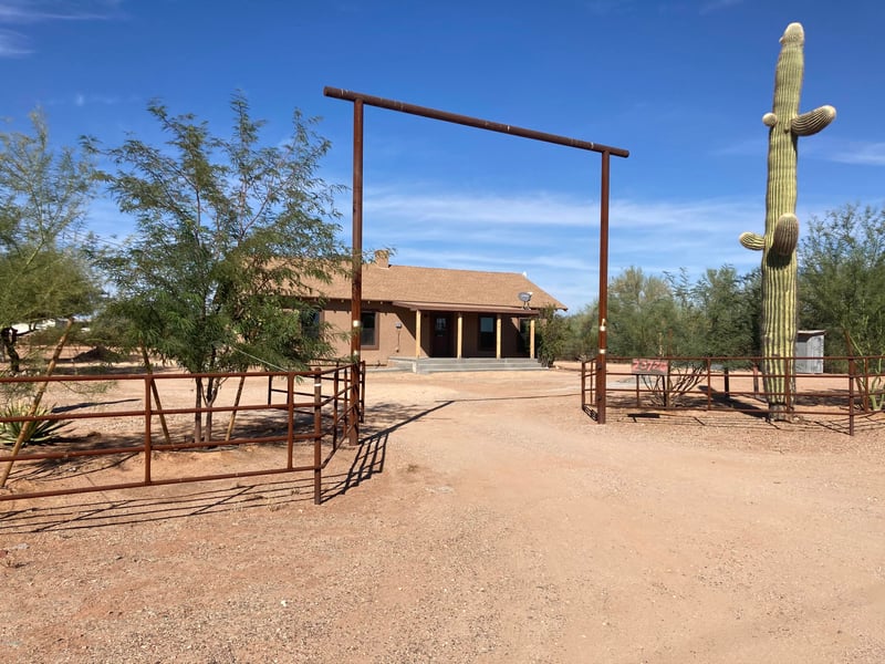 25720 W Rockaway Hills Rd, Morristown, AZ 85342
