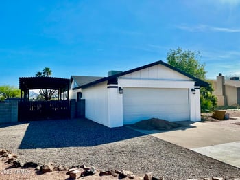 2577 Sweetwater Ave, Phoenix, AZ 85032