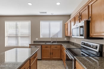 25815 67th Dr, Peoria, AZ 85383