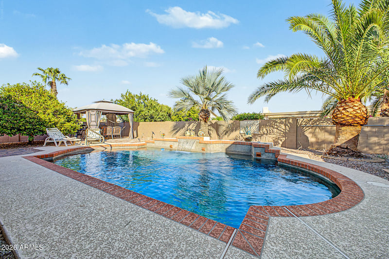 25861 S New Town Dr, Sun Lakes, AZ 85248